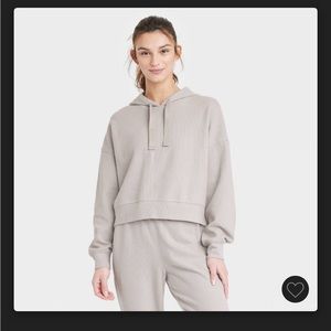 Cozy rib sweatshirt in size medium in tan